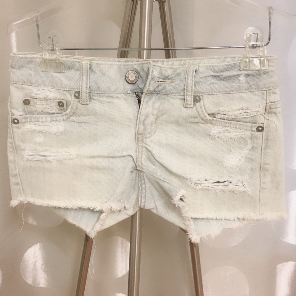 American Eagle Ripped shorts 😉